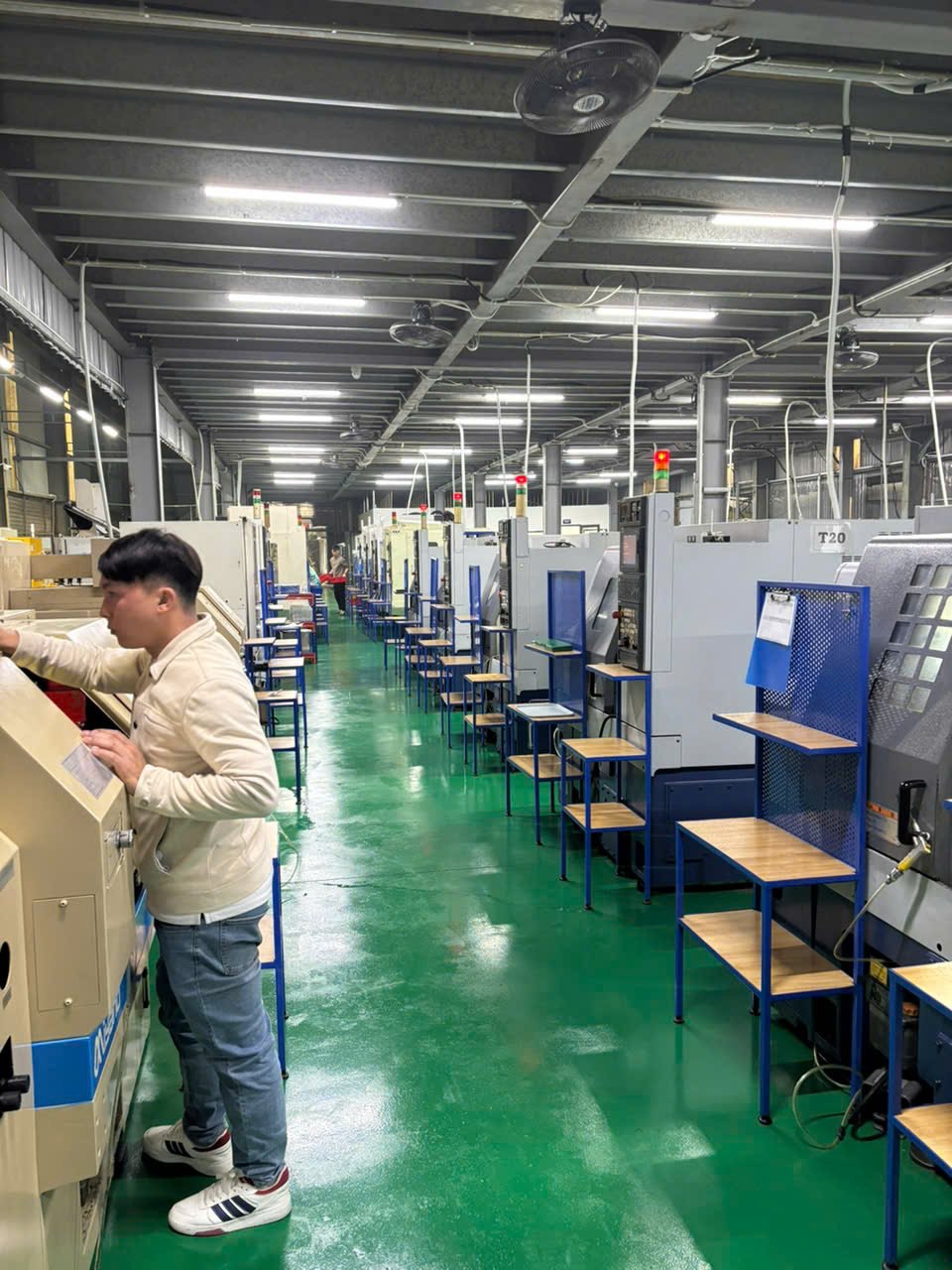 Precision CNC Machining MFG ()